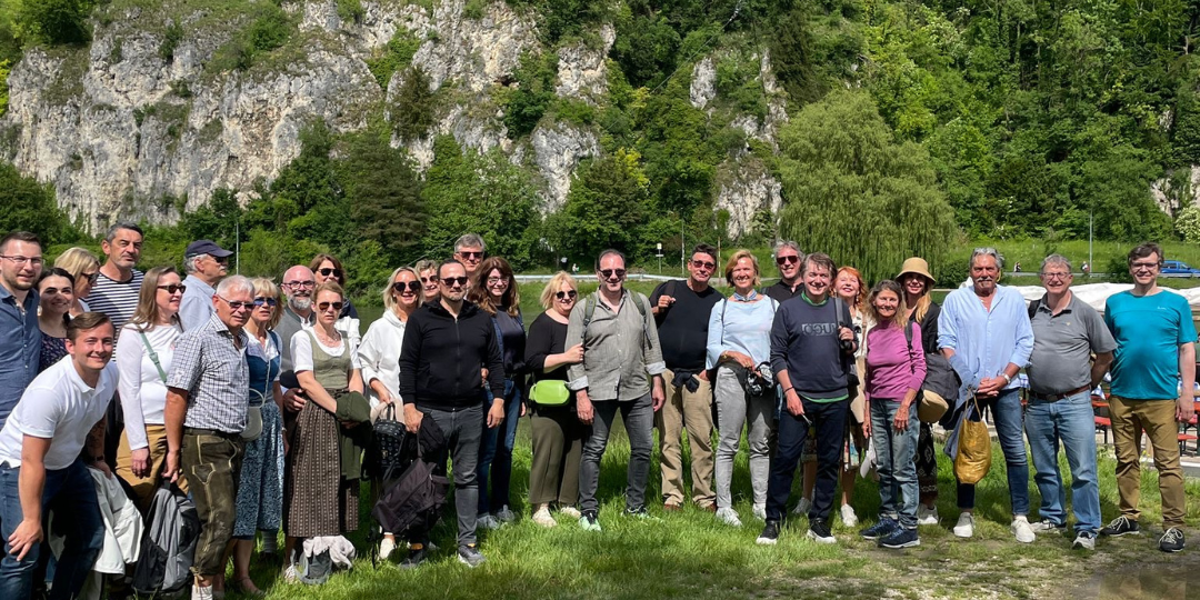 Mitglieder des Unternehmerforum Ergolding bei der Jubiläumsfloßfahrt im Mai 2024