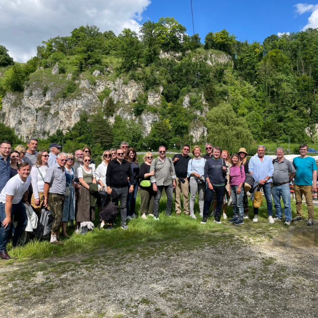 Mitglieder des Unternehmerforum Ergolding bei der Jubiläumsfloßfahrt im Mai 2024