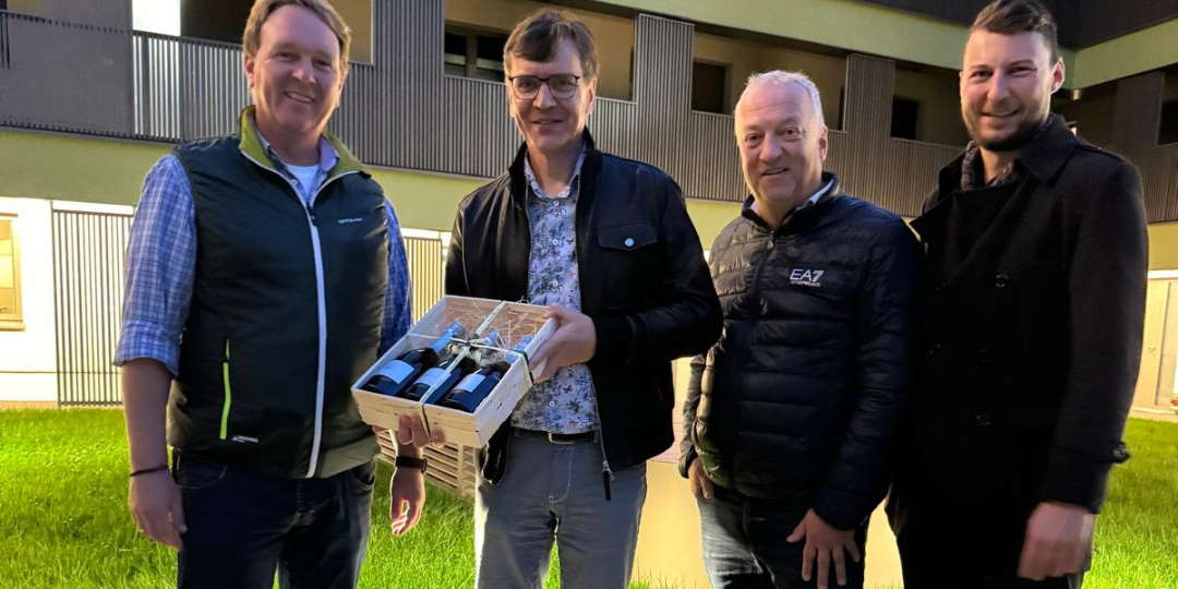 Unternehmerforum Ergolding bei der Besichtigung des kommunalen Wohnbauprojekts in der Bargrabenstraße in Ergolding