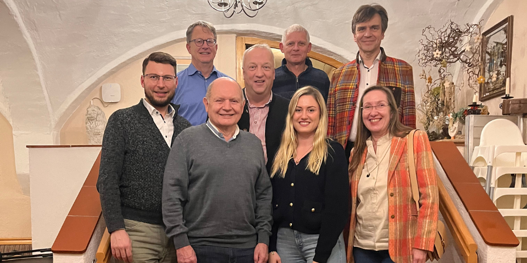 Die Vorstandschaft des Unternehmerforum Ergolding bei der Weihnachtsfeier 2024 im Gasthaus Betz in Ergolding