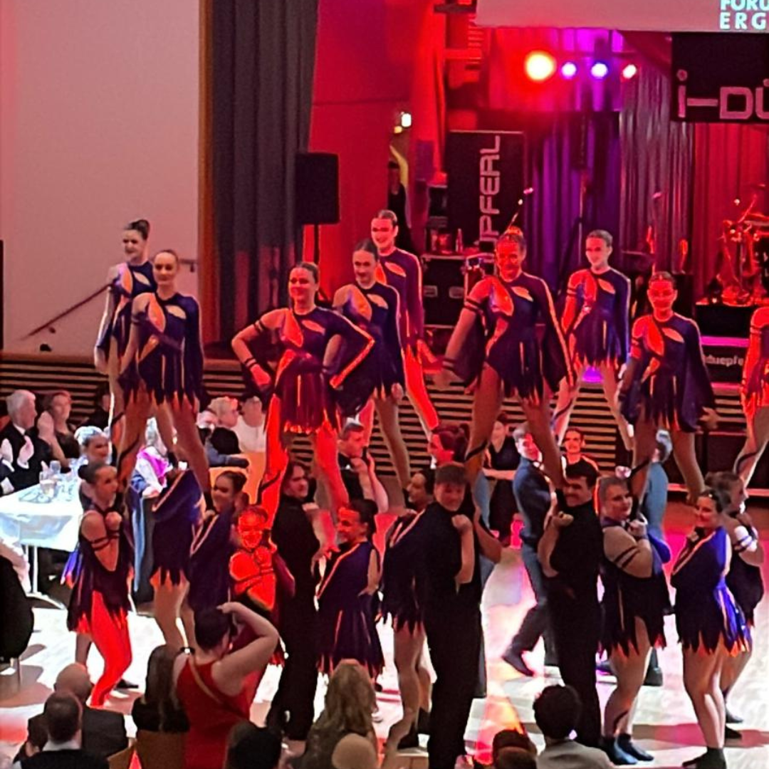 Auftritt der Dance Stars vom FC Ergolding beim Bürgerball 2025