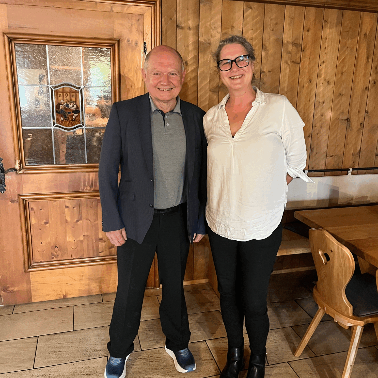 1. Vorstand des UFE Willibald Holzapfel und BDS Bezirksgeschäftsführerin Niederbayern Angela Klein bei der Jahreshauptversammlung des Unternehmerforum Ergolding